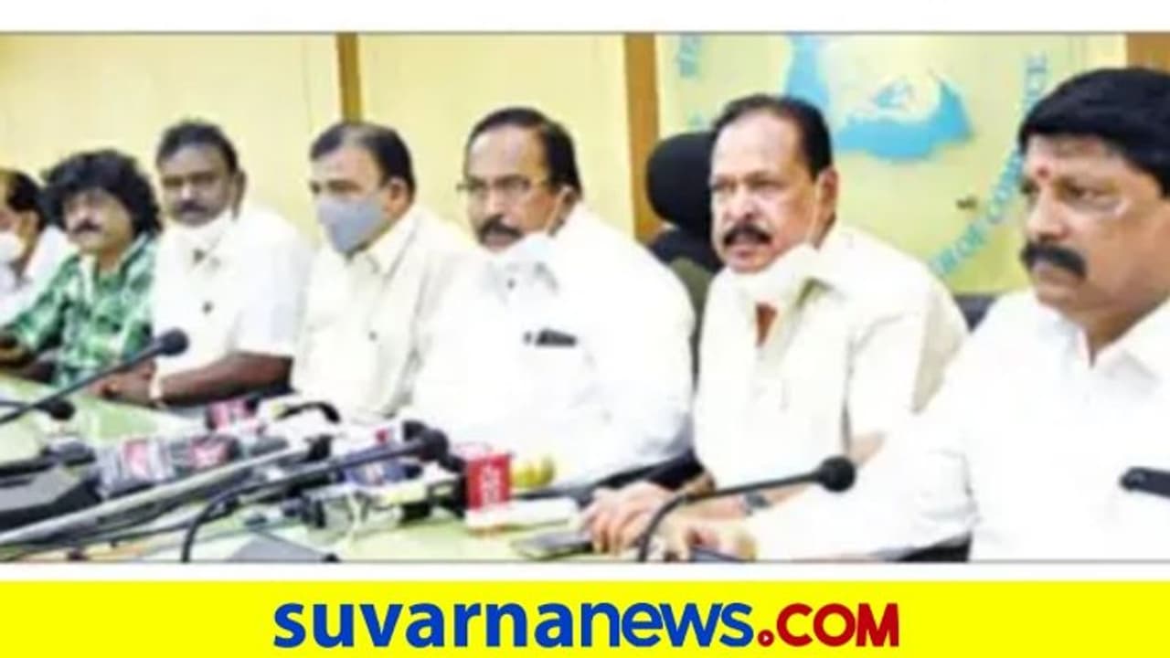 Karnataka Film Chamber Of Commerce: ಬೇಡಿಕೆಗಳಿಗೆ ಸಮ್ಮತಿಸಿದ ಸಿಎಂಗೆ ಚಿತ್ರರಂಗದಿಂದ ಧನ್ಯವಾದ Karnataka Film Chamber Of Commerce: ಬೇಡಿಕೆಗಳಿಗೆ ಸಮ್ಮತಿಸಿದ ಸಿಎಂಗೆ ಚಿತ್ರರಂಗದಿಂದ ಧನ್ಯವಾದ