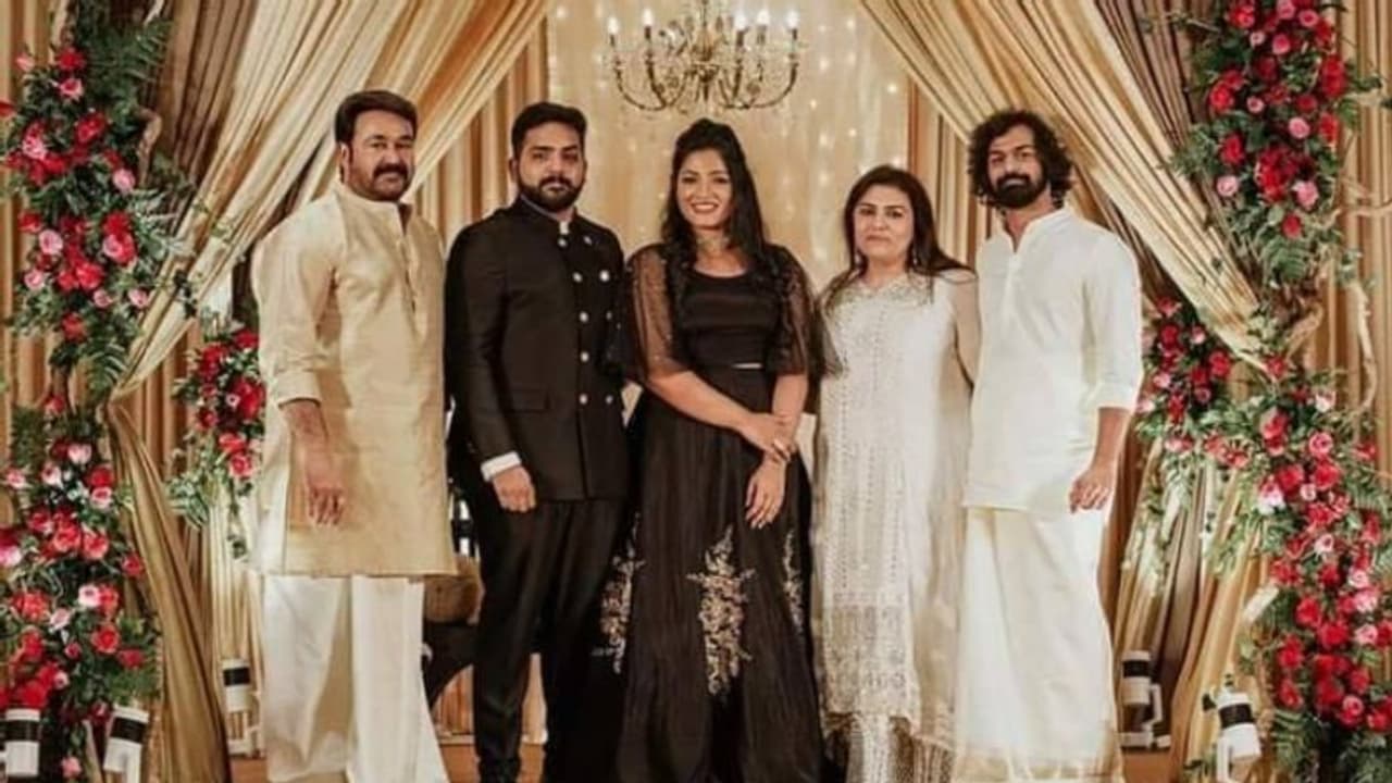 ആന്റണി പെരുമ്പാവൂരിന്റെ മകളുടെ വിവാഹനിശ്ചയം; ആശിര്വാദവുമായി മോഹന്ലാലും കുടുംബവും ആന്റണി പെരുമ്പാവൂരിന്റെ മകളുടെ വിവാഹനിശ്ചയം; ആശിര്വാദവുമായി മോഹന്ലാലും കുടുംബവും