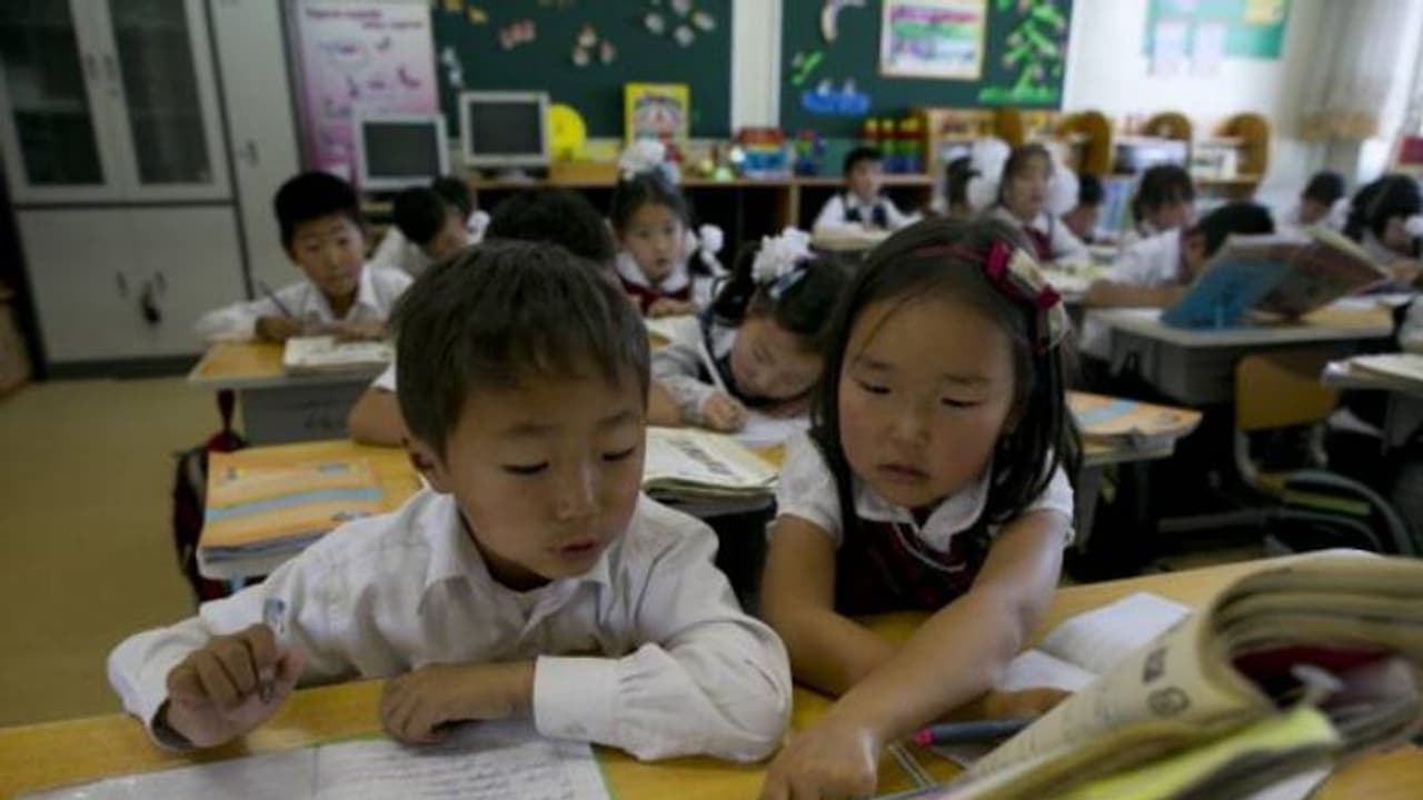 'ചൈനീസ് മതി', സ്കൂളുകളില്നിന്നും മംഗോളിയന് തുടച്ചുനീക്കാന് ചൈന, 'ബൈനു' വിനും നിരോധനം; പ്രതിഷേധം ശക്തം 'ചൈനീസ് മതി', സ്കൂളുകളില്നിന്നും മംഗോളിയന് തുടച്ചുനീക്കാന് ചൈന, 'ബൈനു' വിനും നിരോധനം; പ്രതിഷേധം ശക്തം