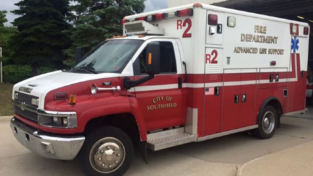 ജീവനുള്ള പെണ്കുട്ടി മരിച്ചെന്ന് വിധിയെഴുതി; മെഡിക്കല് ജീവനക്കാര് വെട്ടിലായി! ജീവനുള്ള പെണ്കുട്ടി മരിച്ചെന്ന് വിധിയെഴുതി; മെഡിക്കല് ജീവനക്കാര് വെട്ടിലായി!