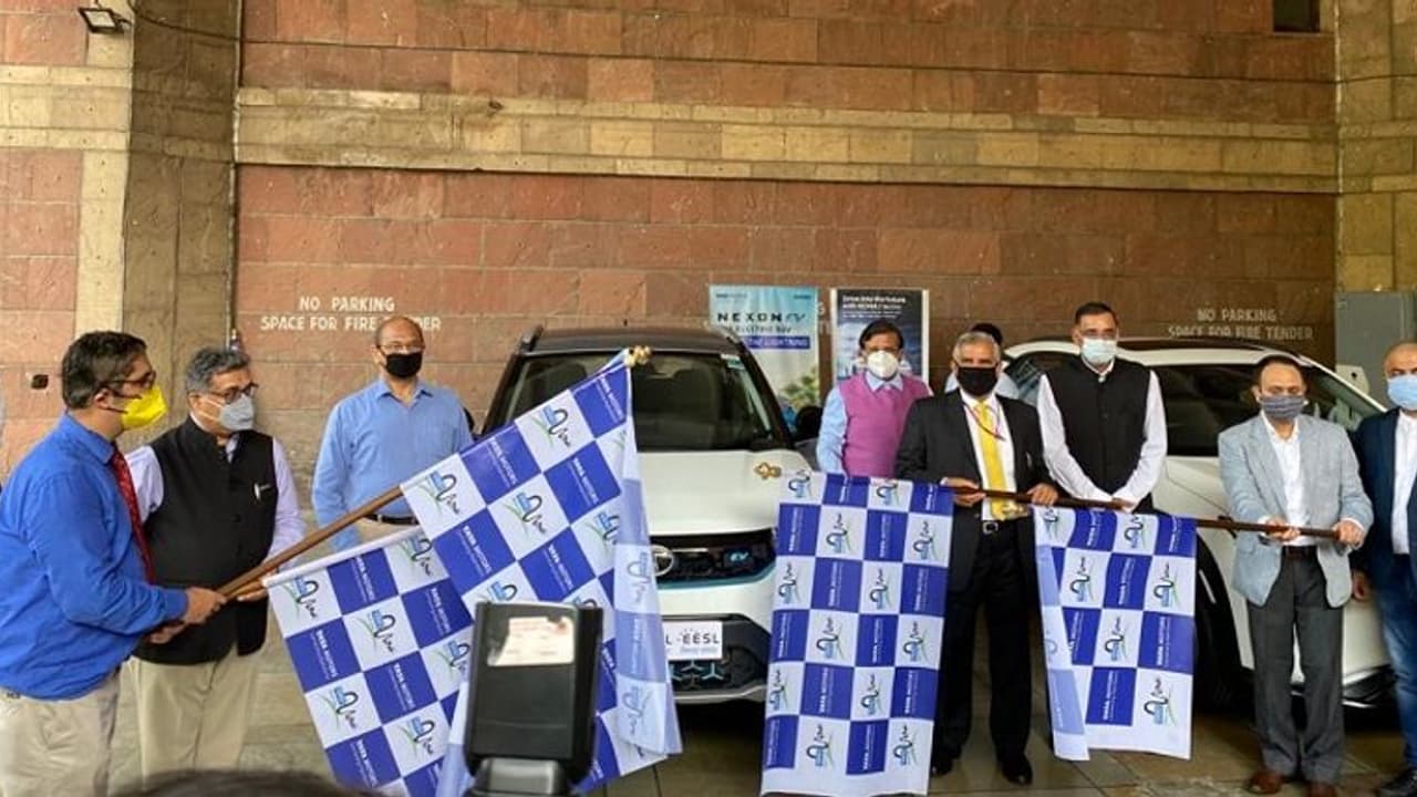 250 ಟಾಟಾ ನೆಕ್ಸಾನ್ ಹ್ಯುಂಡೋ ಕೋನಾ ಎಲೆಕ್ಟ್ರಿಕ್ ಕಾರು ಬುಕ್ ಮಾಡಿದ EESL 250 ಟಾಟಾ ನೆಕ್ಸಾನ್ ಹ್ಯುಂಡೋ ಕೋನಾ ಎಲೆಕ್ಟ್ರಿಕ್ ಕಾರು ಬುಕ್ ಮಾಡಿದ EESL