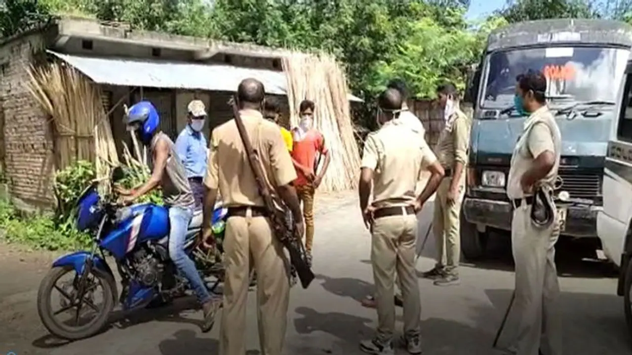 নদিয়ায় ফের তৃণমূলের গোষ্ঠী কোন্দল প্রকাশ্য়ে, এলাকায় ব্যাপক বোমাবাজি, হামলা নদিয়ায় ফের তৃণমূলের গোষ্ঠী কোন্দল প্রকাশ্য়ে, এলাকায় ব্যাপক বোমাবাজি, হামলা