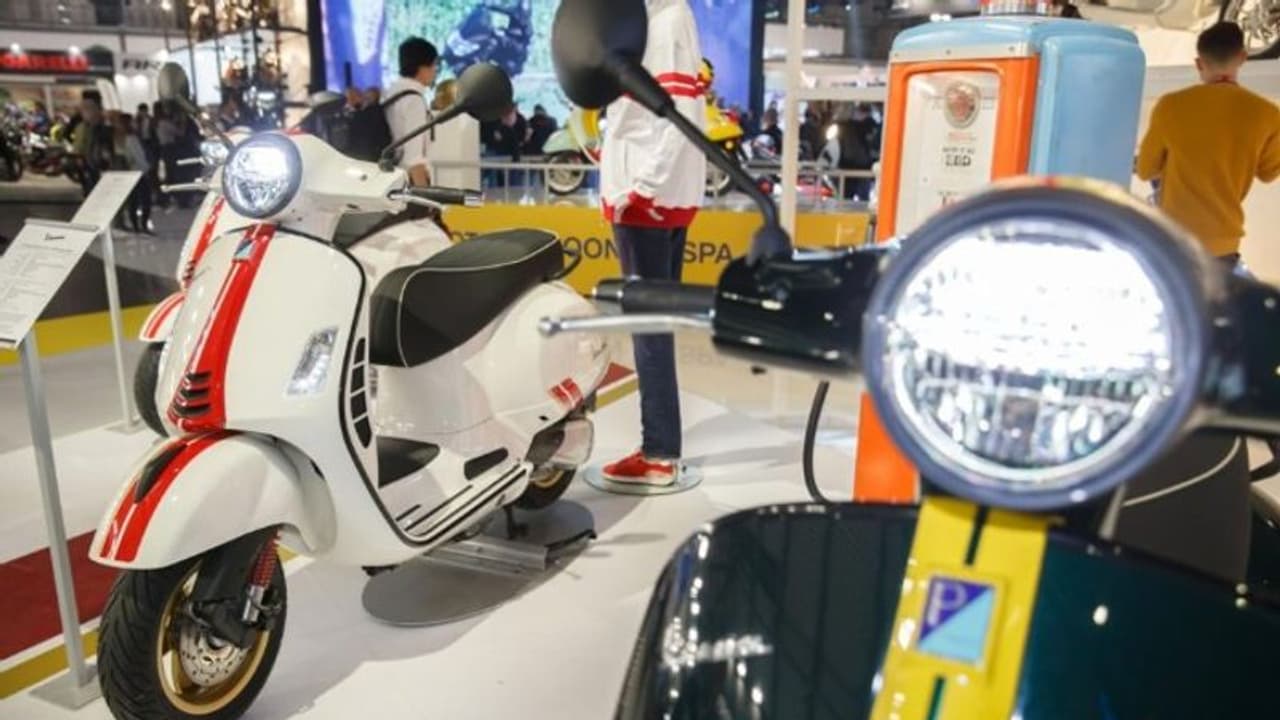 ഓര്മ്മകളിലേക്ക് തിരിച്ചോടാന് വെസ്പ റേസിംഗ് സിക്സ്റ്റീസ് എത്തി; വിലയും സവിശേഷതകളും ഇങ്ങനെ ഓര്മ്മകളിലേക്ക് തിരിച്ചോടാന് വെസ്പ റേസിംഗ് സിക്സ്റ്റീസ് എത്തി; വിലയും സവിശേഷതകളും ഇങ്ങനെ