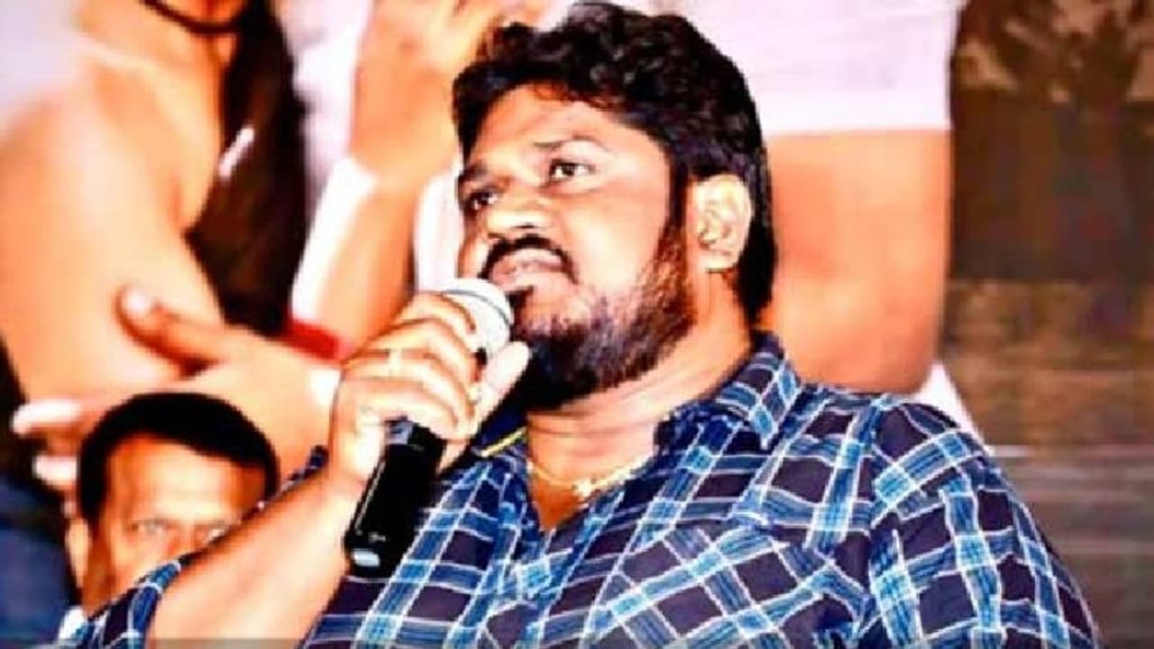 టాలీవుడ్లో విషాదం: జాతీయ అవార్డులు సాధించిన ఆర్ట్ డైరెక్టర్ కరోనాకు బలి టాలీవుడ్లో విషాదం: జాతీయ అవార్డులు సాధించిన ఆర్ట్ డైరెక్టర్ కరోనాకు బలి