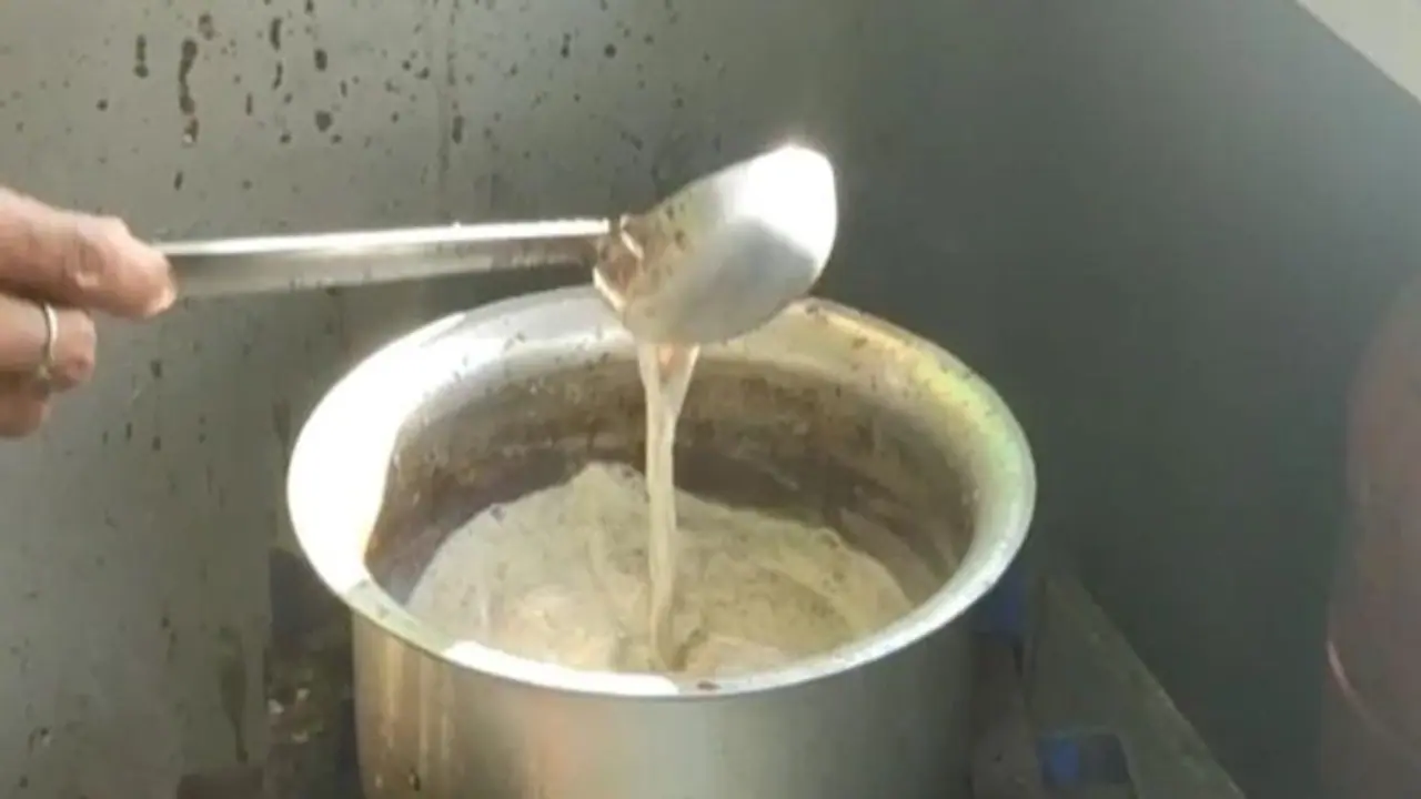 కంటతడి పెట్టిస్తున్న చాయ్వాలా ఆత్మహత్య.. తొలుత కొవిడ్, తర్వాత బుల్డోజర్ దెబ్బతో విలవిల్లాడి.. ! కంటతడి పెట్టిస్తున్న చాయ్వాలా ఆత్మహత్య.. తొలుత కొవిడ్, తర్వాత బుల్డోజర్ దెబ్బతో విలవిల్లాడి.. !