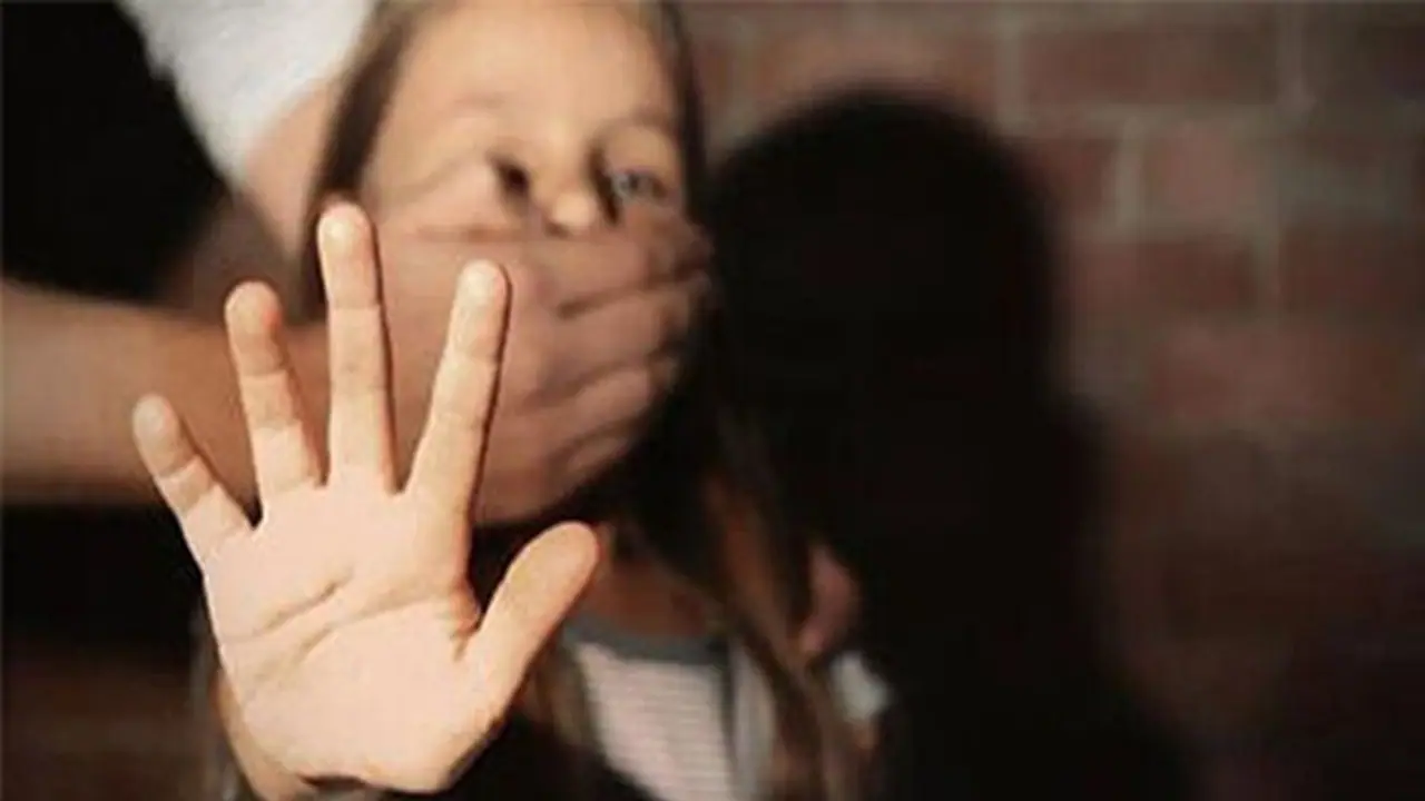 యువతిపై సర్పంచ్ తనయుడి అత్యాచారయత్నం... ప్రతిఘటిస్తోందని దారుణంగా కొట్టిచంపిన కామాంధుడు