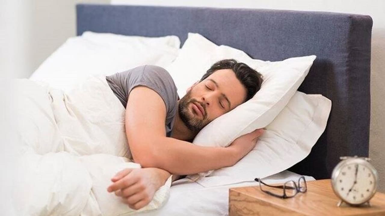 ఏ వైపు తిరిగి పడుకోవాలి , లేచే సమయంలో ఏ వైపు నుండి లేవాలి