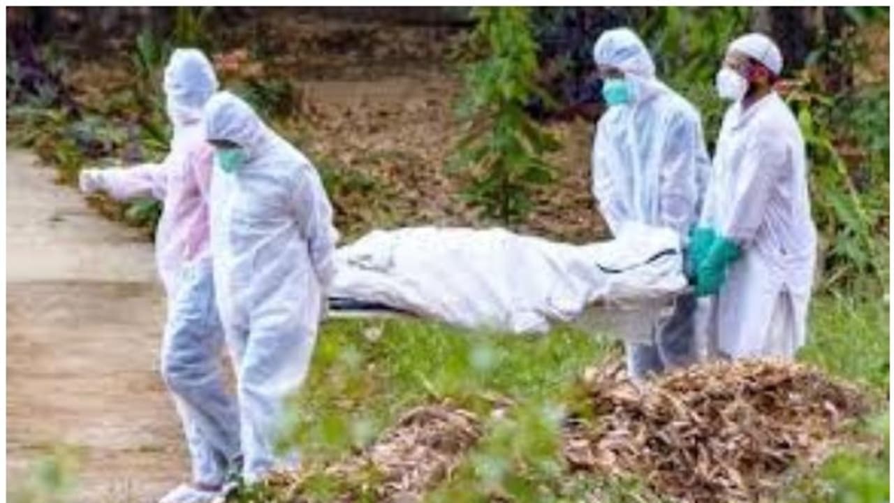 മരണസർട്ടിഫിക്കറ്റിൽ കൊവിഡ് എന്നില്ലാത്തതിനാൽ സഹായധനം നിഷേധിക്കരുതെന്ന് സുപ്രീംകോടതി മരണസർട്ടിഫിക്കറ്റിൽ കൊവിഡ് എന്നില്ലാത്തതിനാൽ സഹായധനം നിഷേധിക്കരുതെന്ന് സുപ്രീംകോടതി