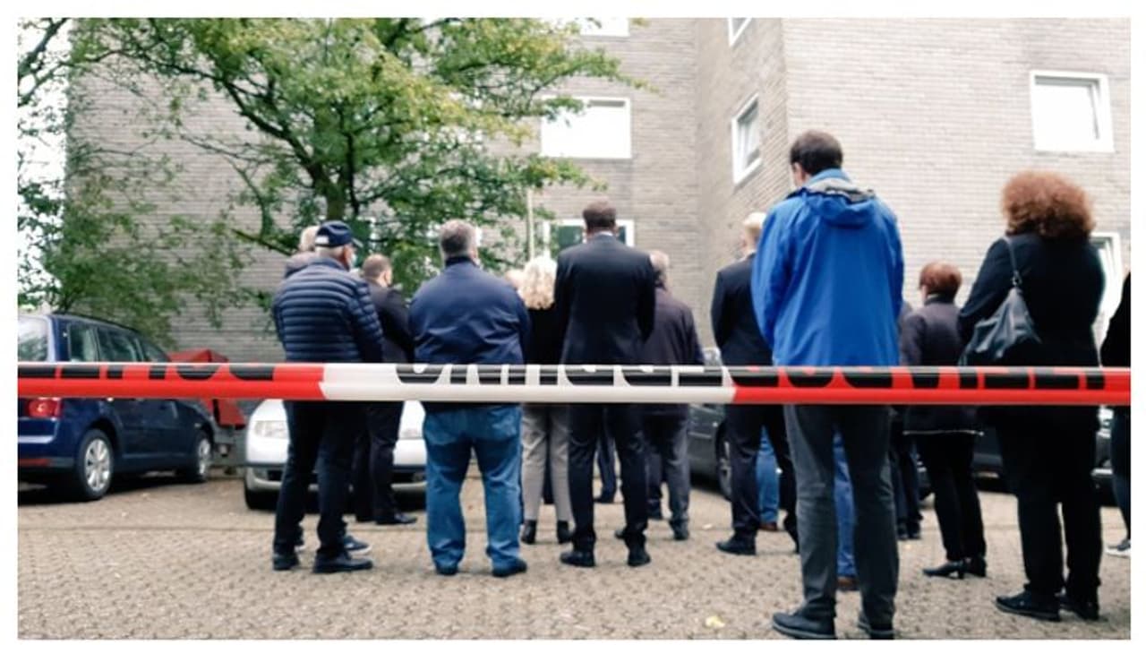 ফ্ল্যাটে পরে রয়েছে ৫ সন্তানের দেহ, রহস্য বাড়িয়ে রেলস্টেশনে গিয়ে ঝাঁপ দিলেন 'খুনি' মা ফ্ল্যাটে পরে রয়েছে ৫ সন্তানের দেহ, রহস্য বাড়িয়ে রেলস্টেশনে গিয়ে ঝাঁপ দিলেন 'খুনি' মা