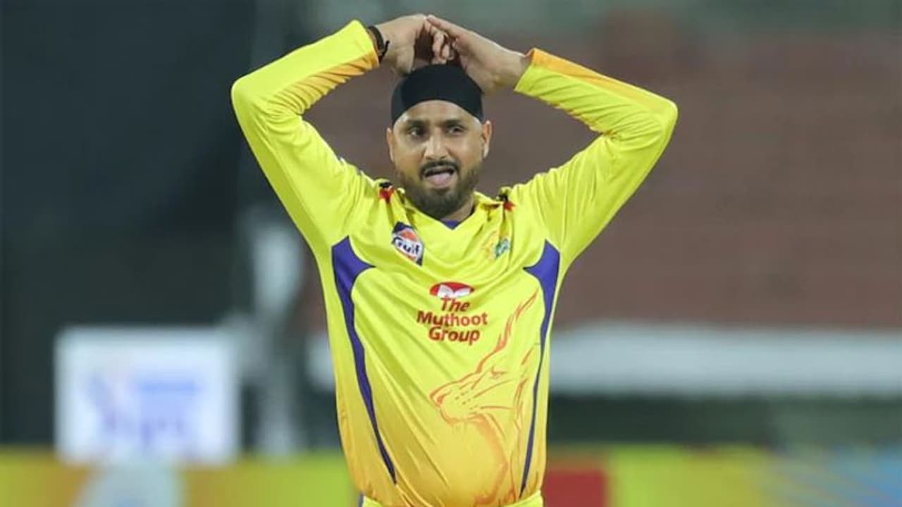 ফের ধাক্কা সিএসকে শিবিরে, রায়নার পর আইপিএল না খেলার সিদ্ধান্ত হরভজনের