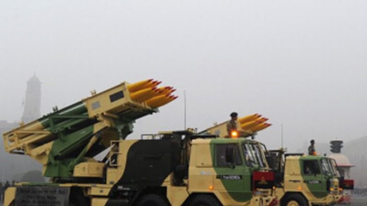 Pinaka missile system that will be deployed at Indias borders with Pakistan China Pinaka missile system that will be deployed at Indias borders with Pakistan China