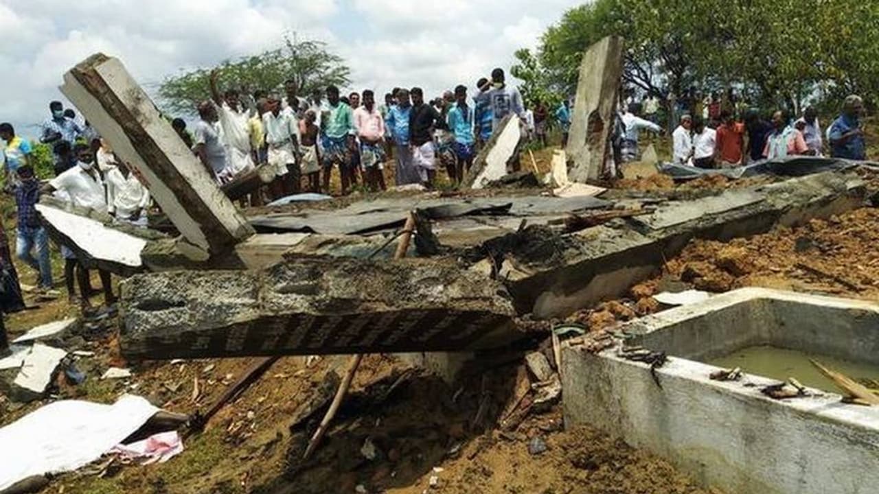 குறுங்குடி வெடிவிபத்தில் உயிரிழந்தோருக்காக கதறிய திருமாவளவன்: 25 லட்சம் இழப்பீடு, அரசு வேலை கேட்டு நெருக்கடி. குறுங்குடி வெடிவிபத்தில் உயிரிழந்தோருக்காக கதறிய திருமாவளவன்: 25 லட்சம் இழப்பீடு, அரசு வேலை கேட்டு நெருக்கடி.