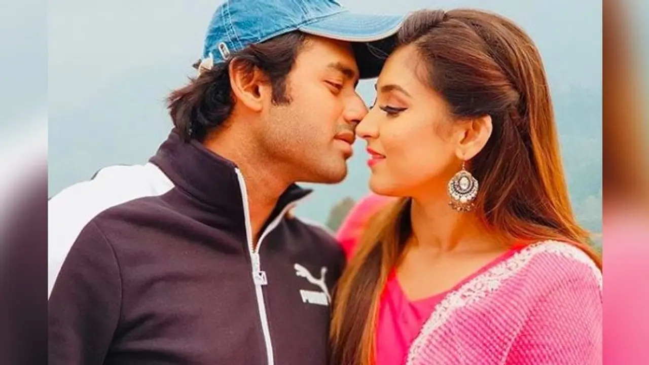 লাভি ডাভি পোস্টে 'ম্যাজিক' ছড়ালেন সেলেব জুটি, ঘনিষ্ঠতায় মজে অঙ্কুশ ঐন্দ্রিলা লাভি ডাভি পোস্টে 'ম্যাজিক' ছড়ালেন সেলেব জুটি, ঘনিষ্ঠতায় মজে অঙ্কুশ ঐন্দ্রিলা