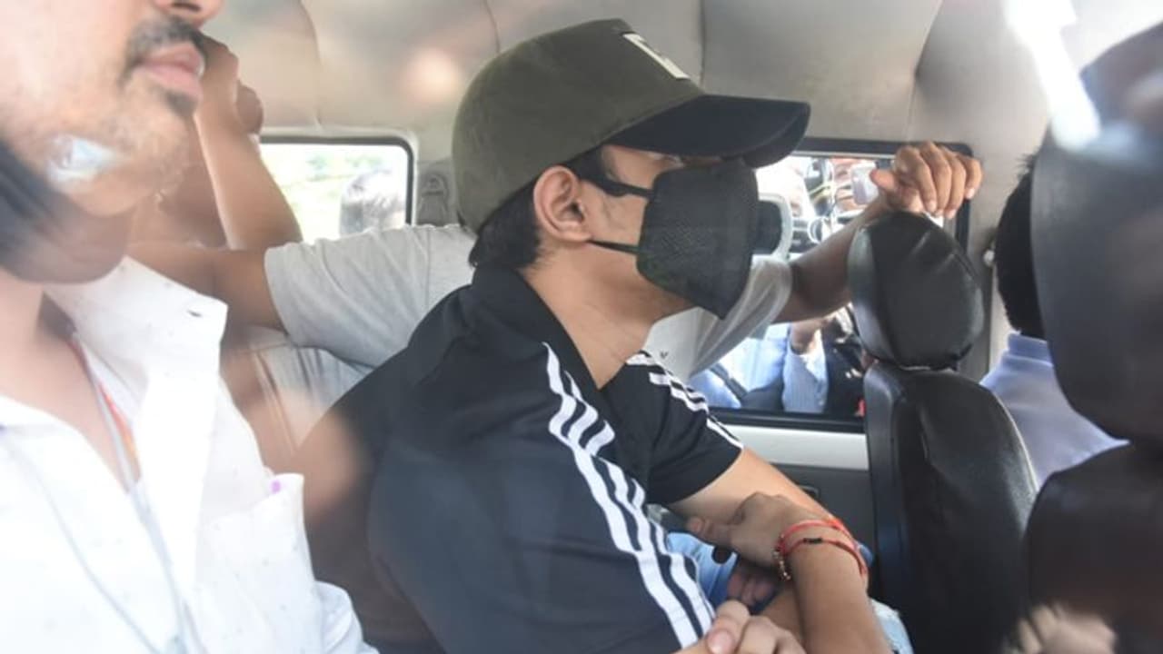 सुशांत सिंह मौत : रिया के भाई शोविक को NCB ने किया गिरफ्तार, रिया पर भी जल्द हो सकती है कार्रवाई सुशांत सिंह मौत : रिया के भाई शोविक को NCB ने किया गिरफ्तार, रिया पर भी जल्द हो सकती है कार्रवाई