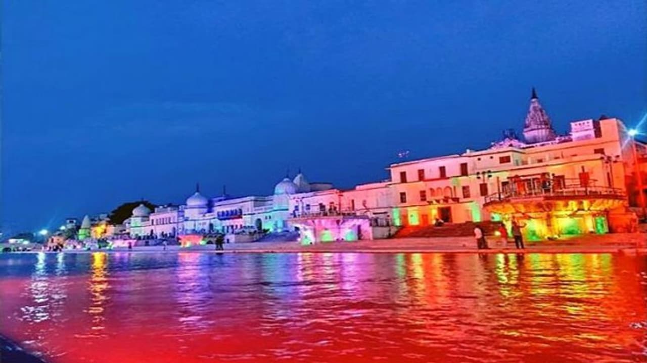 लखनऊ के मंदिरों में प्रसाद की स्वच्छता सुनिश्चित करने के लिए योगी सरकार ने शुरू की 'भोग' योजना