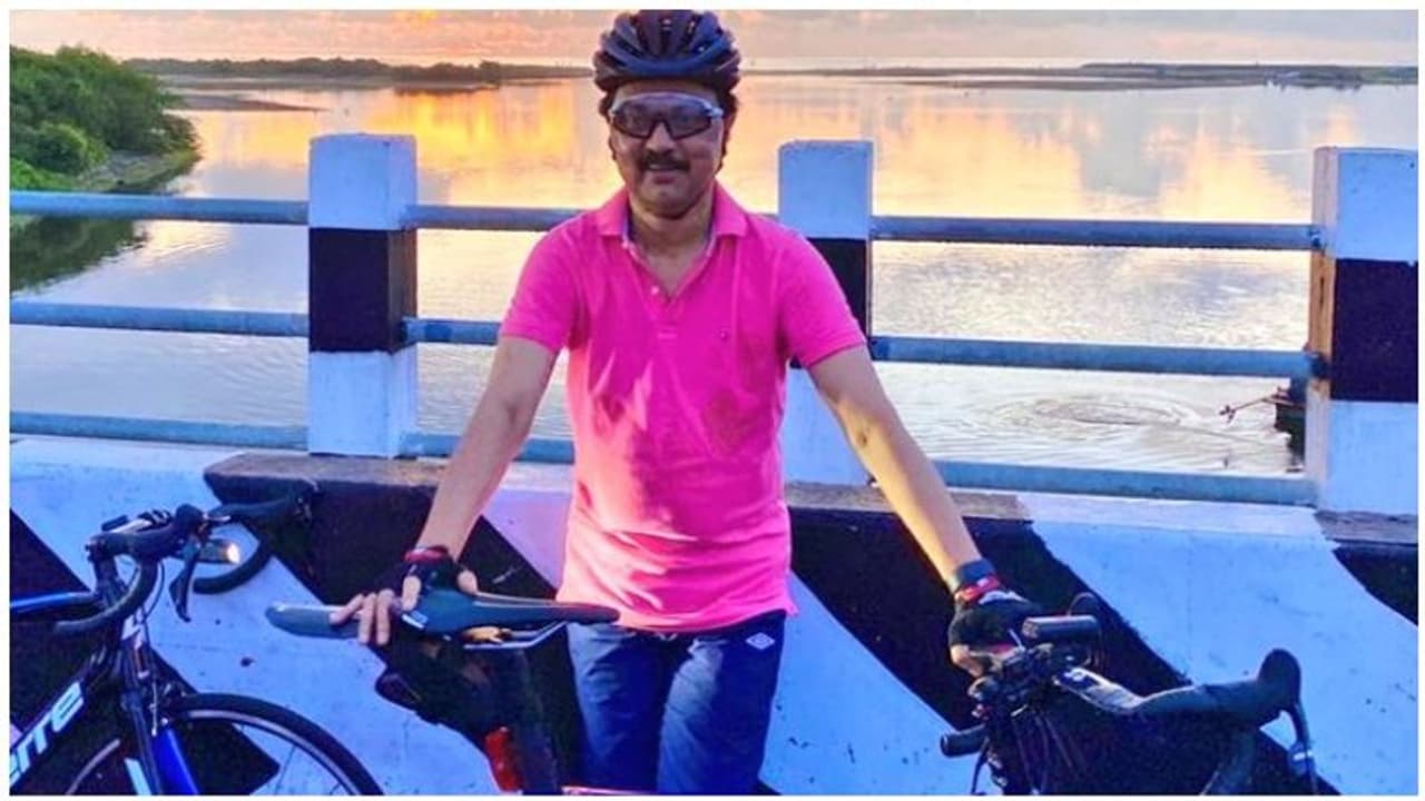 சும்மா கெத்தா... செம யூத்தா... ஒரே ஒரு ஸ்டில்லுக்காக மு.க.ஸ்டாலின் செலவழித்த ரூ.1 லட்சத்து 74490..!