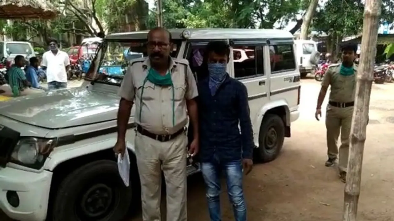 প্রেমের প্রস্তাব প্রত্যাখ্যান, প্রকাশ্য রাস্তায় নাবালিকাকে 'সিঁদুর পরাল' যুবক