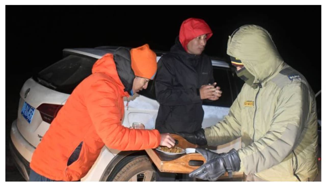 সীমান্তে উত্তেজনার মাঝেই বেজিংকে মানবিকতার পাঠ, চিনা নাগরিকদের প্রাণের ঝঁকি নিয়ে বাঁচাল ভারতীয় সেনা