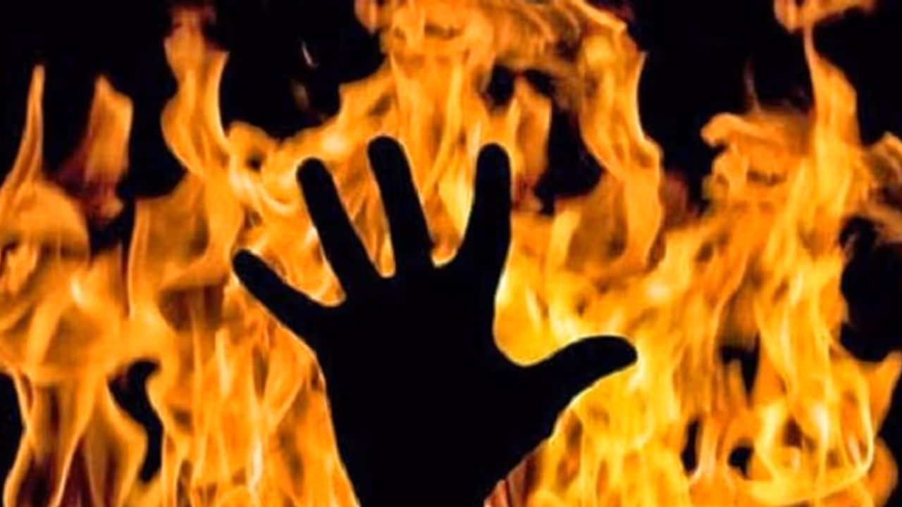 Hathras gangrape victim's body forcibly cremated late night by UP Police, alleges family; cops deny claim Hathras gangrape victim's body forcibly cremated late night by UP Police, alleges family; cops deny claim