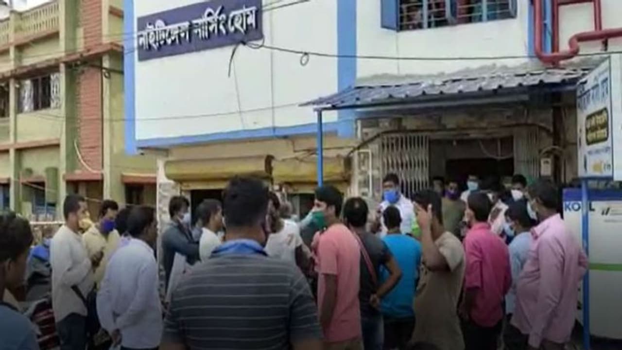 দরজা বন্ধ করে ধোঁয়া দিয়ে স্যানিটাইজ, 'দমবন্ধ' হয়ে রোগীর মৃত্যু, উত্তেজনা দরজা বন্ধ করে ধোঁয়া দিয়ে স্যানিটাইজ, 'দমবন্ধ' হয়ে রোগীর মৃত্যু, উত্তেজনা