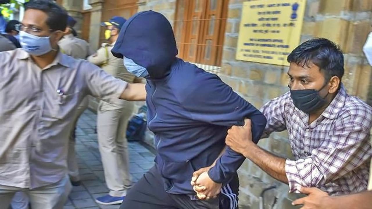 সুশান্ত মৃত্যু মামলায় মাদকচক্র, শৌভিক স্যামুয়েলের পর ফের গ্রেফতার ১ সুশান্ত মৃত্যু মামলায় মাদকচক্র, শৌভিক স্যামুয়েলের পর ফের গ্রেফতার ১