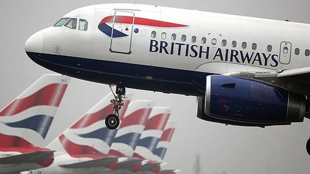 British Airways flight windscreen cracks at 35,000 feet by block of ice