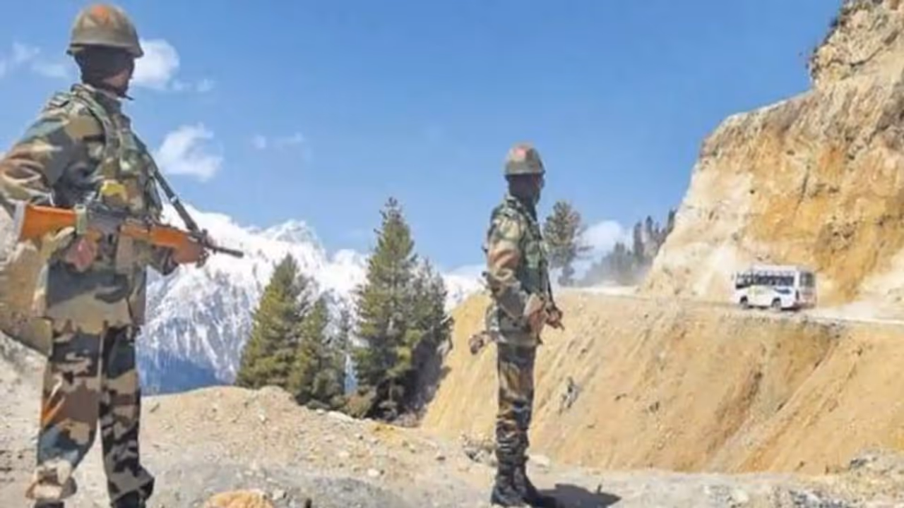 देश के बहादुर जवानों ने दिखाया शौर्य और देखता रह गया ड्रैगन, चीन पर रहेगी सीधी नजर देश के बहादुर जवानों ने दिखाया शौर्य और देखता रह गया ड्रैगन, चीन पर रहेगी सीधी नजर