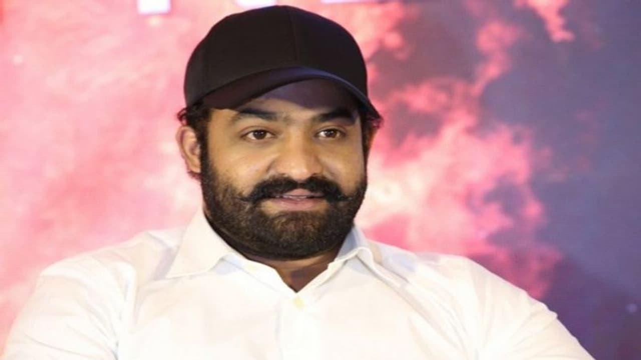 అమ్మాయిలూ జాగ్రత్త .. అంటూ ఎన్టీఆర్ వీడియో అమ్మాయిలూ జాగ్రత్త .. అంటూ ఎన్టీఆర్ వీడియో