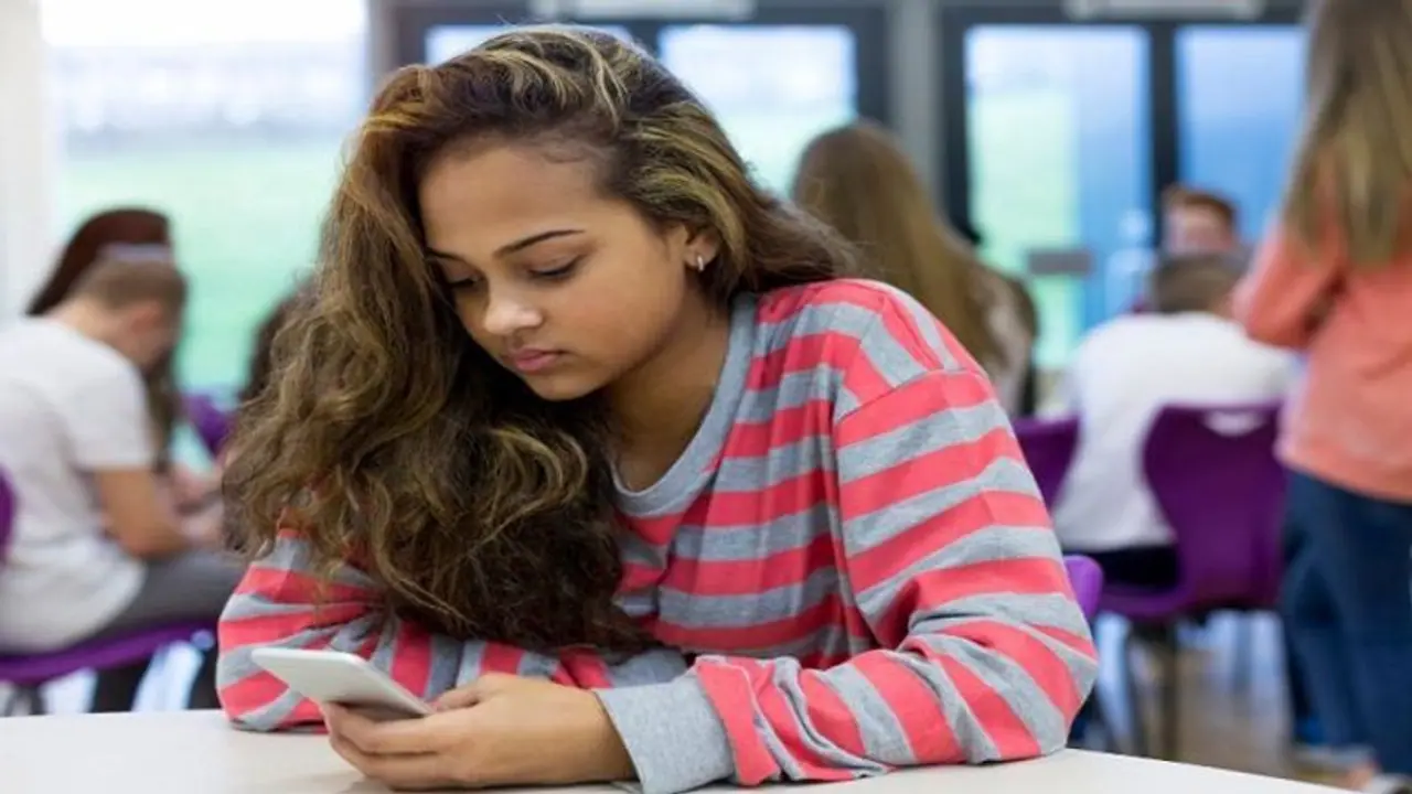 सोशल मीडिया के ज्यादा इस्तेमाल से भी बढ़ता है तनाव, बचाव के लिए अपनाएं ये 5 टिप्स