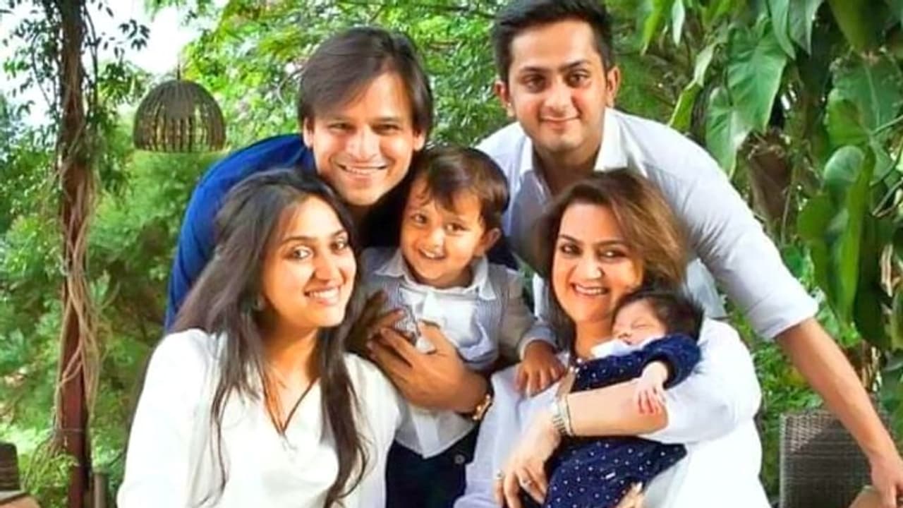 ड्रग्स मामले में विवेक ओबेरॉय के साले आदित्य समेत 12 लोगों पर केस दर्ज, पार्टी के दौरान होती थी ड्रग्स की डील ड्रग्स मामले में विवेक ओबेरॉय के साले आदित्य समेत 12 लोगों पर केस दर्ज, पार्टी के दौरान होती थी ड्रग्स की डील