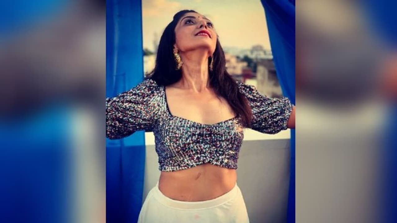 দেবলীনার ভিডিও হার মানাল বলিউডকেও, নিমেষে ভাইরাল হলেন টলি নায়িকা দেবলীনার ভিডিও হার মানাল বলিউডকেও, নিমেষে ভাইরাল হলেন টলি নায়িকা