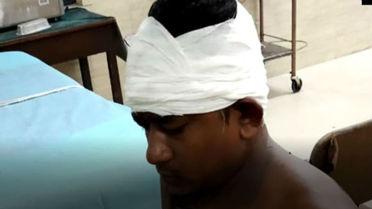 পরিত্যক্ত স্থানে বোমা ফেটে শিশু সহ দুজনের মৃত্যু, কামারহাটিতে আতঙ্ক পরিত্যক্ত স্থানে বোমা ফেটে শিশু সহ দুজনের মৃত্যু, কামারহাটিতে আতঙ্ক