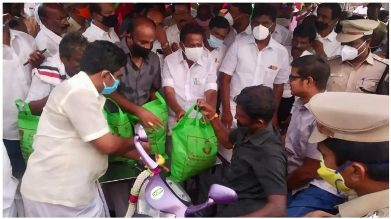 பெரியகருப்பணின் வெற்றியை சரிக்கும் குத்தீட்டி... திருப்பத்தூரில் திமுகவின் பாவ கணக்கை முடிக்கும் சித்ரகுப்தன்! பெரியகருப்பணின் வெற்றியை சரிக்கும் குத்தீட்டி... திருப்பத்தூரில் திமுகவின் பாவ கணக்கை முடிக்கும் சித்ரகுப்தன்!