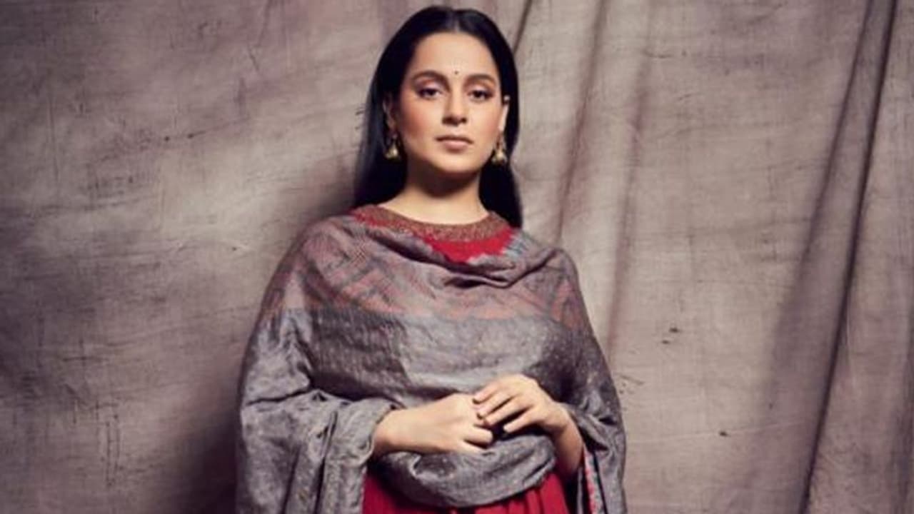 Y श्रेणी की सुरक्षा मिलने पर कंगना ने कहा अमित शाह की आभारी हूं, उन्होंने एक बेटी के वचनों का मान रखा Y श्रेणी की सुरक्षा मिलने पर कंगना ने कहा अमित शाह की आभारी हूं, उन्होंने एक बेटी के वचनों का मान रखा