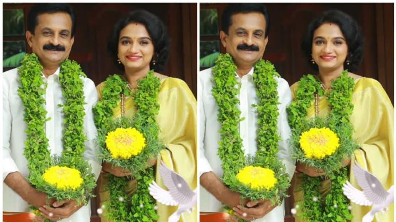 എന്റെ കല്യാണം ഇങ്ങനെയല്ല, ചര്ച്ചയായ ഫോട്ടോയില് പ്രതികരണവുമായി കൃഷ്ണപ്രഭ എന്റെ കല്യാണം ഇങ്ങനെയല്ല, ചര്ച്ചയായ ഫോട്ടോയില് പ്രതികരണവുമായി കൃഷ്ണപ്രഭ