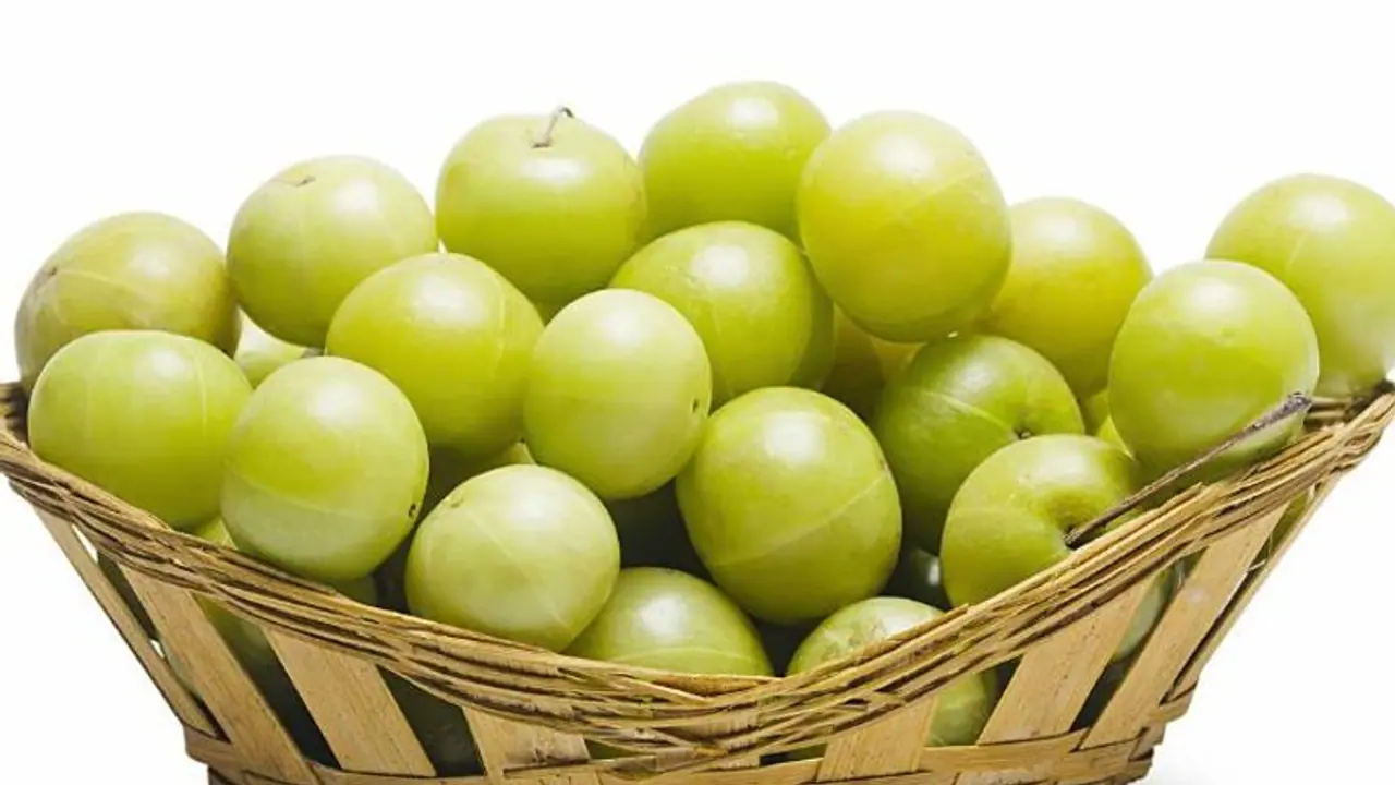 చలికాలంలో ఉసిరి తినడం వల్ల కలిగే లాభాలు..! చలికాలంలో ఉసిరి తినడం వల్ల కలిగే లాభాలు..!