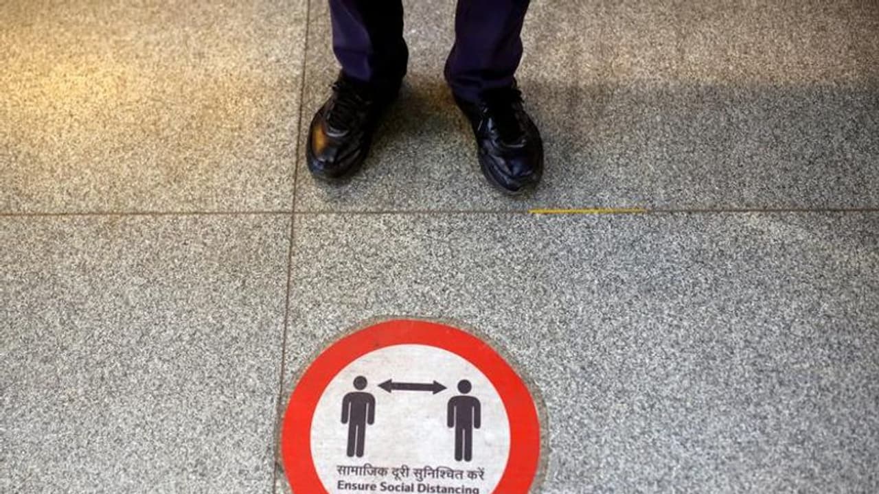 സമ്പര്ക്കത്തിലൂടെ രോഗം പകര്ന്നവരില് 10 ശതമാനം ആള്ക്കാരുടെയും രോഗ ഉറവിടം അറിയില്ല സമ്പര്ക്കത്തിലൂടെ രോഗം പകര്ന്നവരില് 10 ശതമാനം ആള്ക്കാരുടെയും രോഗ ഉറവിടം അറിയില്ല