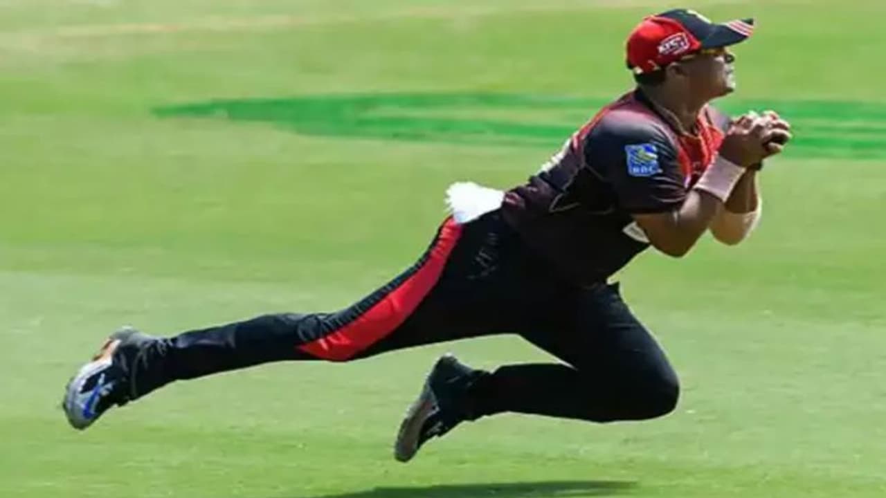 வயசு வெறும் நம்பர் என்று நிரூபித்த பிரவீன் டாம்பே.. 48 வயசுல இளம் வீரர்களுக்கே சவால்விடும் செம கேட்ச்.. வீடியோ வயசு வெறும் நம்பர் என்று நிரூபித்த பிரவீன் டாம்பே.. 48 வயசுல இளம் வீரர்களுக்கே சவால்விடும் செம கேட்ச்.. வீடியோ