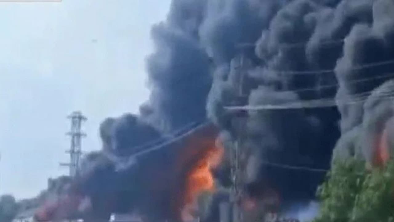 ആഗ്രയില് രാസവസ്തു നിര്മ്മാണ ഫാക്ടറിയില് വൻ പൊട്ടിത്തെറി ആഗ്രയില് രാസവസ്തു നിര്മ്മാണ ഫാക്ടറിയില് വൻ പൊട്ടിത്തെറി