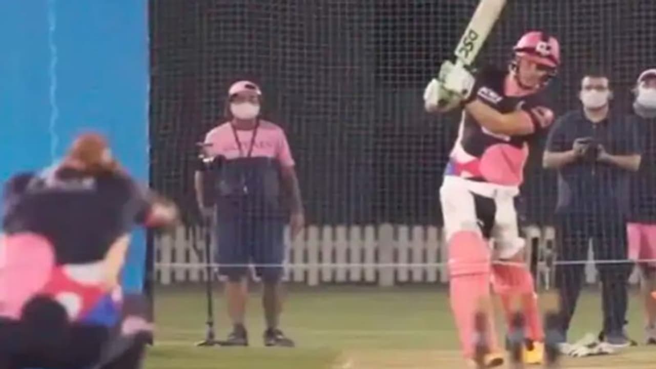 டேவிட் மில்லரின் முரட்டு ஷாட்டில் நூழிலையில் தப்பிய பவுலரின் தலை.. பகீர் வீடியோ