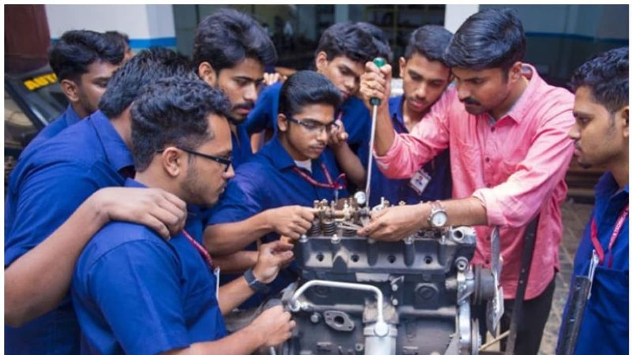 ഐടിഐ പഠനം ആഗ്രഹിക്കുന്നുണ്ടോ? ഇന്ന് മുതൽ അപേക്ഷിച്ചു തുടങ്ങാം; വിശദാംശങ്ങളിങ്ങനെ... ഐടിഐ പഠനം ആഗ്രഹിക്കുന്നുണ്ടോ? ഇന്ന് മുതൽ അപേക്ഷിച്ചു തുടങ്ങാം; വിശദാംശങ്ങളിങ്ങനെ...