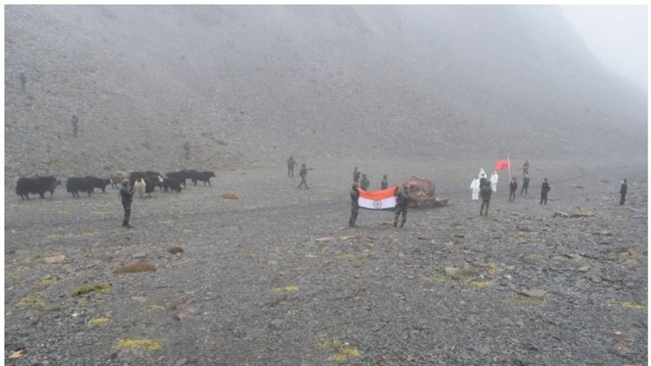 അതിര്ത്തി ലംഘിച്ച ഒരു കൂട്ടം യാക്കുകളെ ചൈനയ്ക്ക് തിരികെ നല്കി ഇന്ത്യന് സേന അതിര്ത്തി ലംഘിച്ച ഒരു കൂട്ടം യാക്കുകളെ ചൈനയ്ക്ക് തിരികെ നല്കി ഇന്ത്യന് സേന