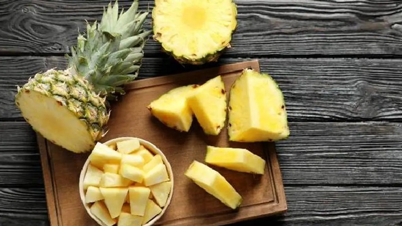ദിവസവും പൈനാപ്പിള് കഴിക്കാം; അറിയാം ഈ ആറ് ഗുണങ്ങള്... ദിവസവും പൈനാപ്പിള് കഴിക്കാം; അറിയാം ഈ ആറ് ഗുണങ്ങള്...