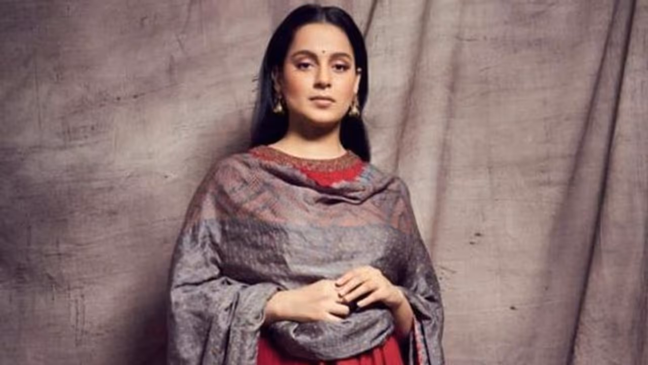 ছোটবাচ্চা কী যৌন আবেদনের ভঙ্গিতে মানানসই, স্মৃতি ইরানিকে প্রশ্ন কনট্রোভার্সি ক্যুইনের ছোটবাচ্চা কী যৌন আবেদনের ভঙ্গিতে মানানসই, স্মৃতি ইরানিকে প্রশ্ন কনট্রোভার্সি ক্যুইনের