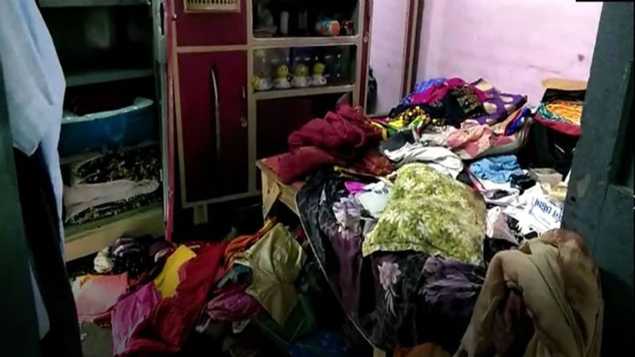 একাকী বৃদ্ধাকে বেঁধে, মারধর করে অবাধে লুঠপাট, রেল কোয়ার্টারে আতঙ্ক