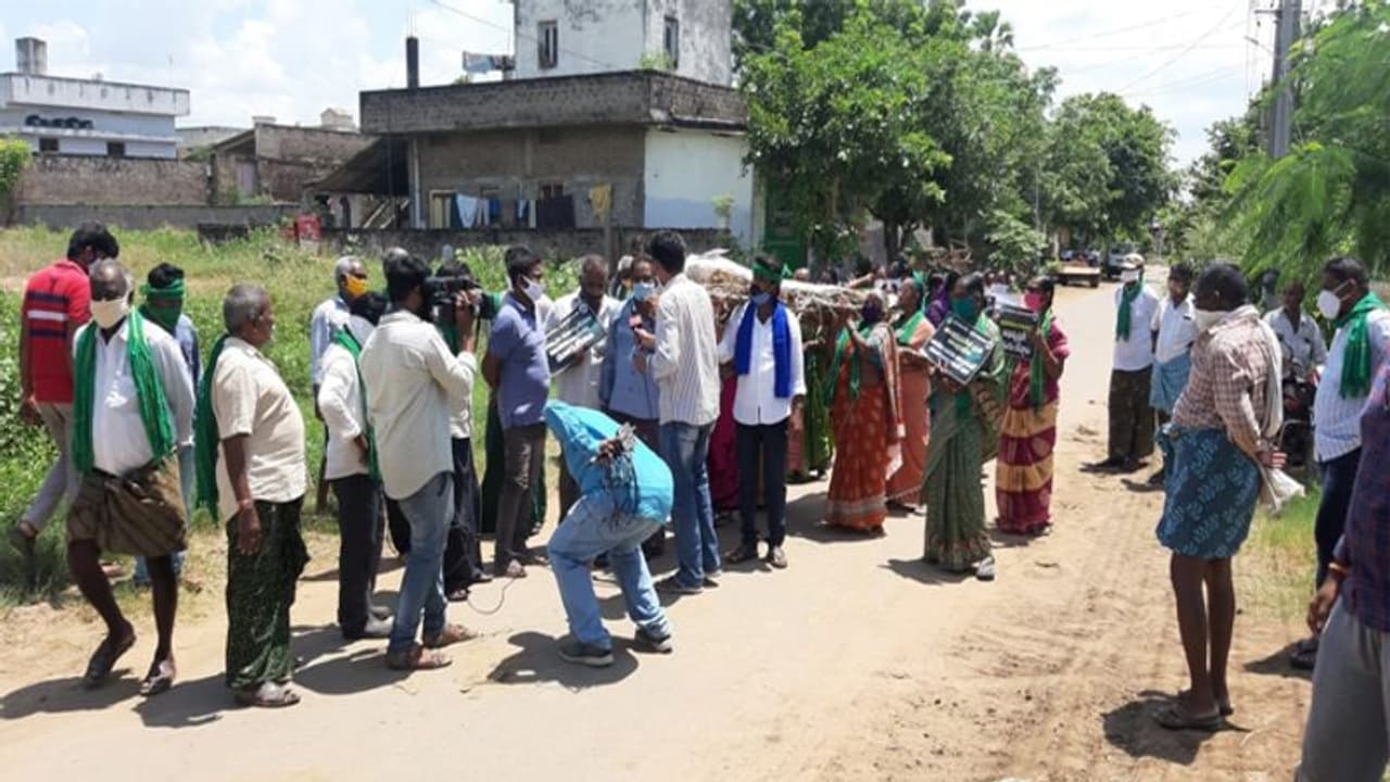 అమరావతిపై సంచలన వ్యాఖ్యలు... కొడాలి నాని దిష్టిబొమ్మకు శవయాత్ర (వీడియో)