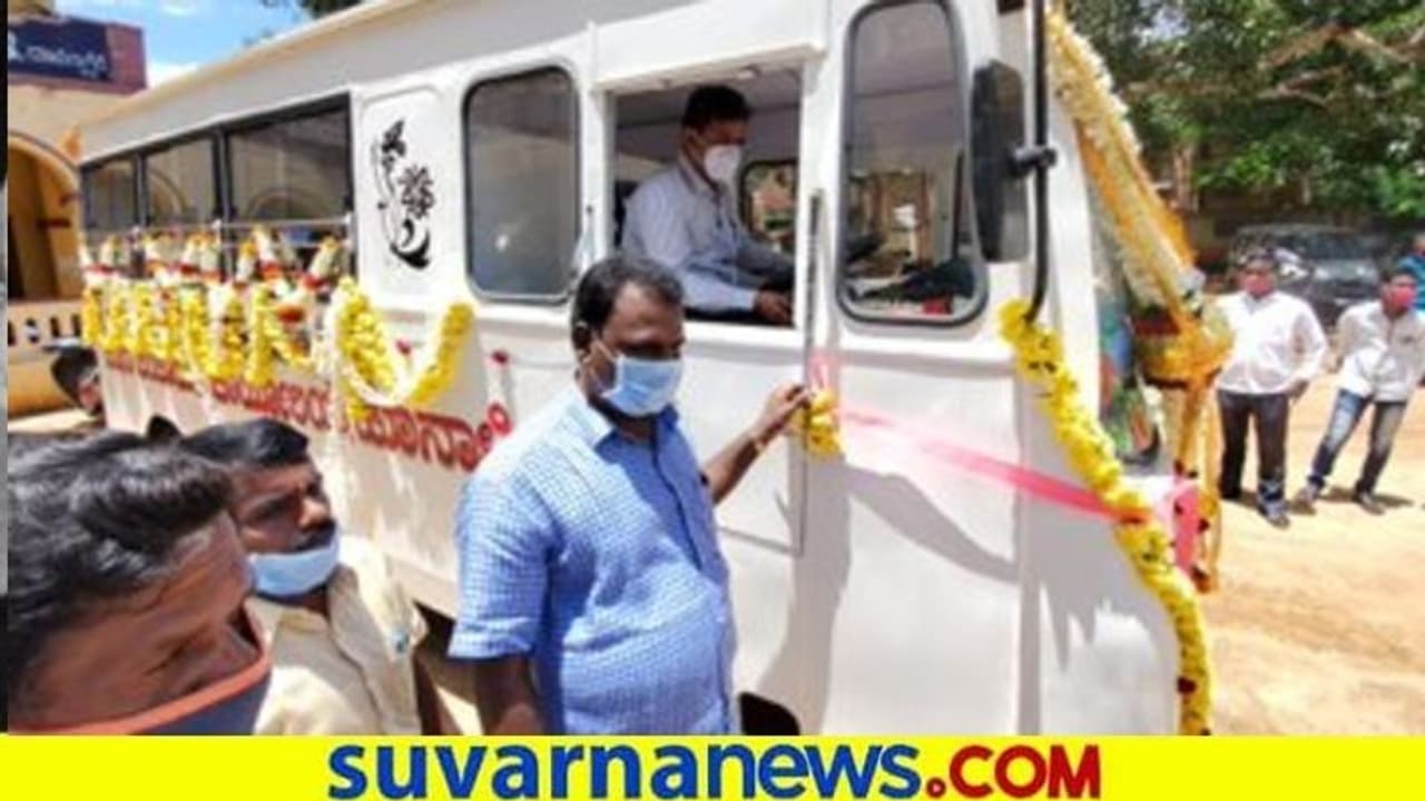 ಮುಸ್ಲಿಂ ಯುವಕನ ಶವ ಸಾಗಿಸಲು ಆ್ಯಂಬುಲೆನ್ಸ್ ಚಾಲಕರಾದ ರೇಣು ಮುಸ್ಲಿಂ ಯುವಕನ ಶವ ಸಾಗಿಸಲು ಆ್ಯಂಬುಲೆನ್ಸ್ ಚಾಲಕರಾದ ರೇಣು