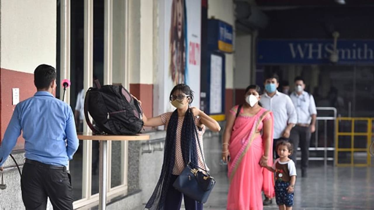 এবার ৪৩ লক্ষ ছাড়াল দেশের করোনা আক্রান্ত, ফের ৯০ হাজার ছুঁই ছুঁই দৈনিক সংক্রমণ এবার ৪৩ লক্ষ ছাড়াল দেশের করোনা আক্রান্ত, ফের ৯০ হাজার ছুঁই ছুঁই দৈনিক সংক্রমণ