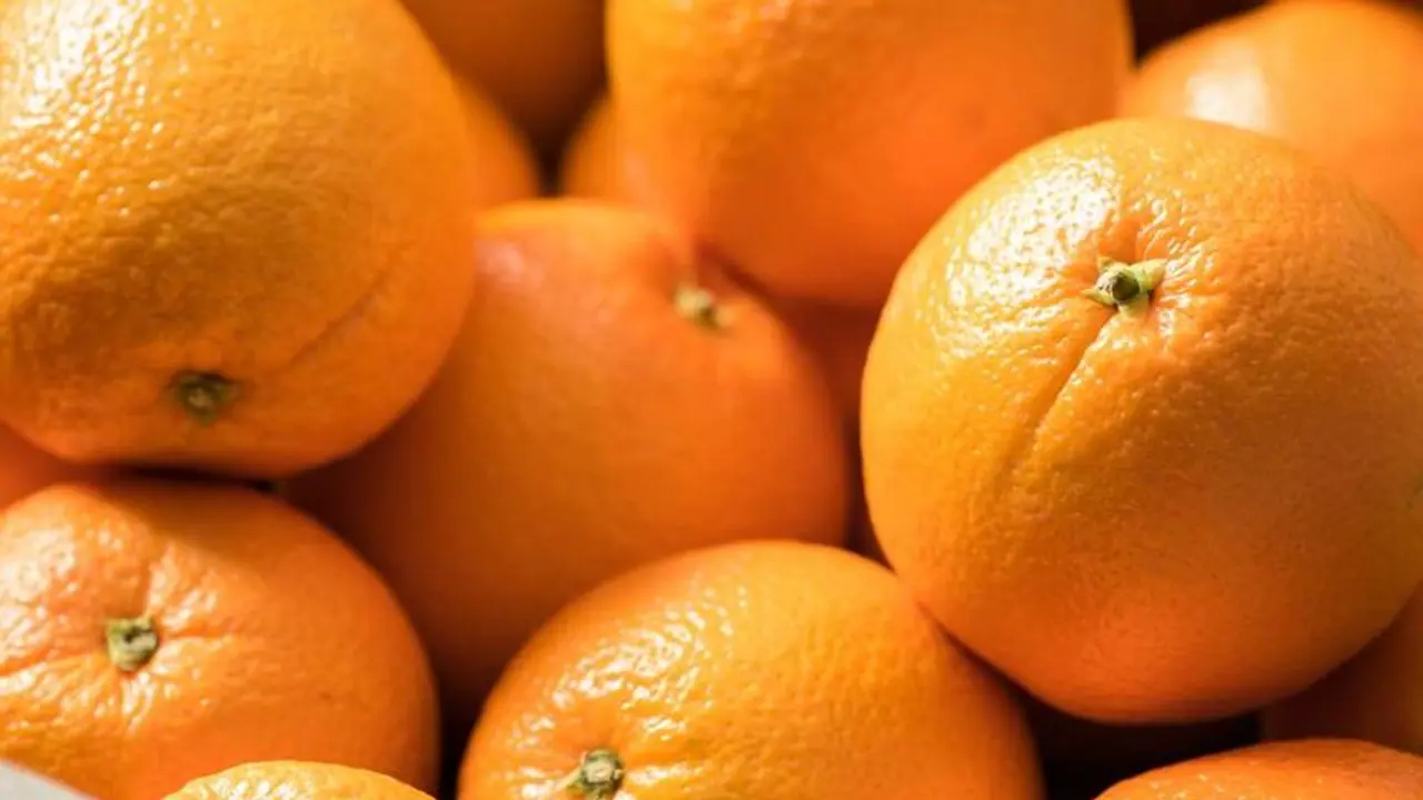 തണുപ്പുകാലത്ത് ഓറഞ്ച് കഴിക്കാമോ? ന്യൂട്രീഷ്യനിസ്റ്റ് പറയുന്നത് 