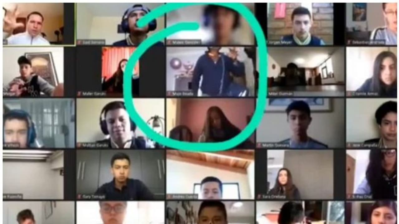 ഓണ്ലൈന് ക്ലാസിനിടെ കള്ളന് ക്യാമറയില് കുടുങ്ങി; സഹപാഠികള് ചേര്ന്ന് കൊടുത്തത് മുട്ടന് പണി ഓണ്ലൈന് ക്ലാസിനിടെ കള്ളന് ക്യാമറയില് കുടുങ്ങി; സഹപാഠികള് ചേര്ന്ന് കൊടുത്തത് മുട്ടന് പണി